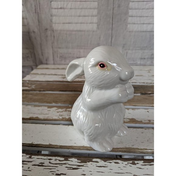Realistic white porcelain vintage rabbit bunny Eas